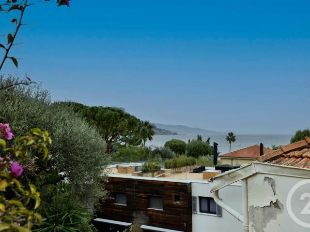 Saint Jean Cap Ferrat centre ville, villa provençale de 210. 210m² Saint Jean Cap Ferrat