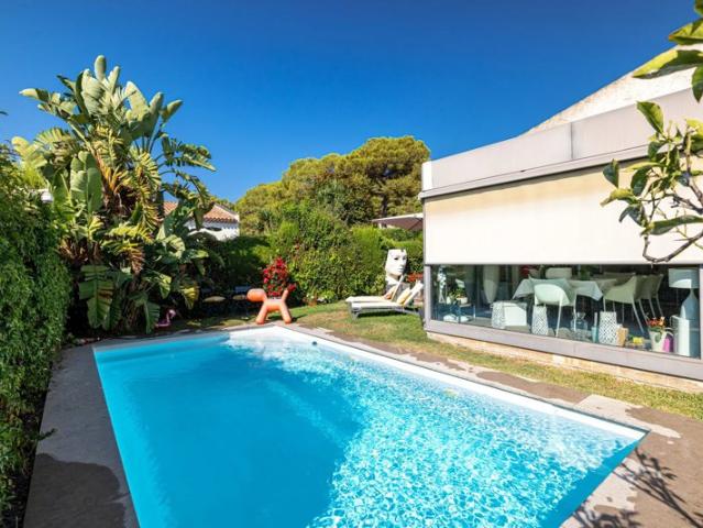 SAINT JEAN CAP FERRAT Villa d'architecte, au calme, piscine, jardin, parking