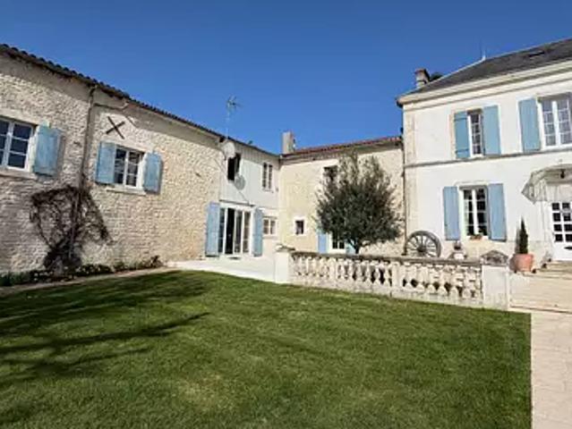 Saint Jean d'Angély 17400 Achat / Vente maison 15 pièces t15