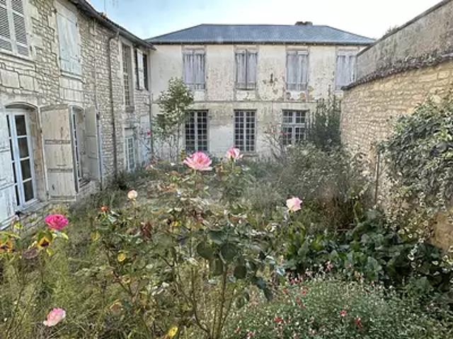 Saint Jean d'Angély 17400 Achat / Vente maison 22 pièces t22