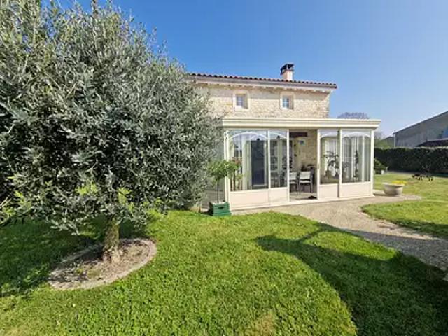 Saint Jean d'Angély 17400 Achat / Vente maison 3 pièces t3 piscine jardin