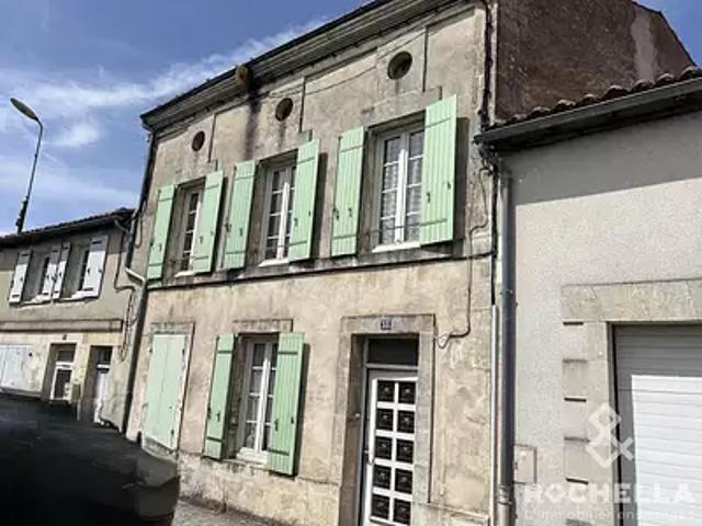 Saint Jean d'Angély 17400 Achat / Vente maison 3 pièces t3 terrasse parking