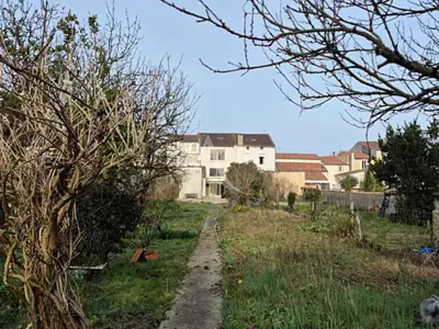 Saint Jean d'Angély 17400 Achat / Vente maison 6 pièces t6 terrasse cave