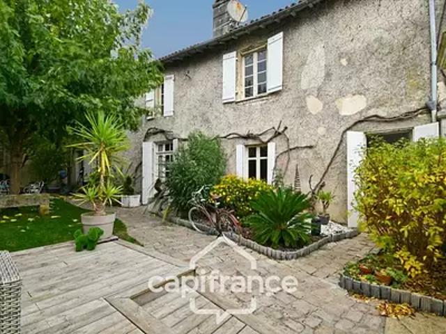 Saint Jean d'Angély 17400 Achat / Vente maison 7 pièces t7 jardin terrasse