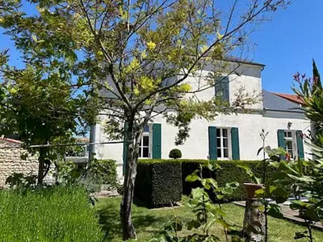 Saint Jean d'Angély 17400 Achat / Vente maison 7 pièces t7 piscine jardin