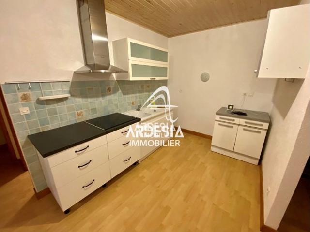 SAINT JEAN DE MAURIENNE, au centre ville, appartement T2 à l