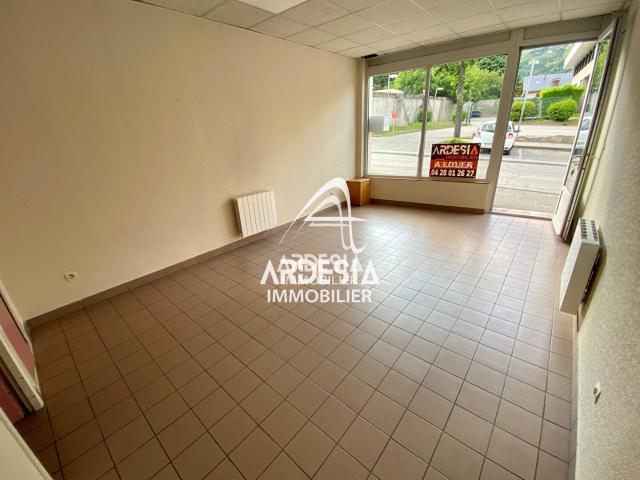 Saint Jean de Maurienne, local commercial d'une surface de 49m2