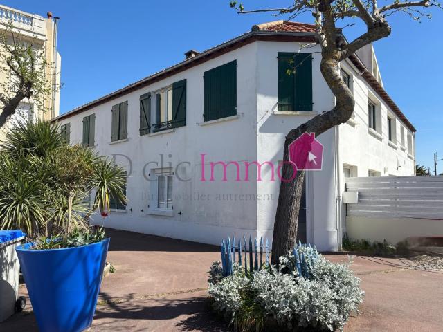 Saint Jean De Monts Ensemble de 5 appartements Proche pl. 315m² Saint Jean de Monts