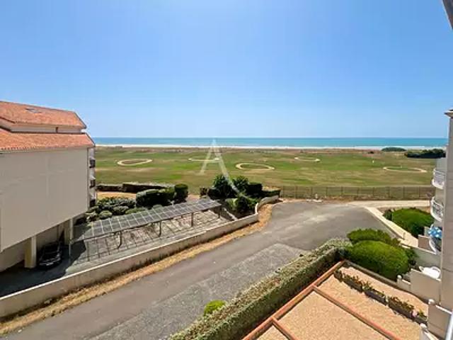 Saint Jean de Monts 85160 Achat / Vente appartement 2 pièces t2 au dernier étage piscine