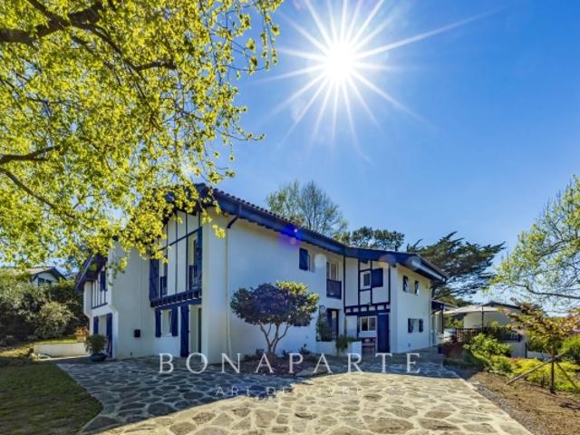 SAINT JEAN DE LUZ PROPRIETE AVEC PISCINE ET ANNEXE