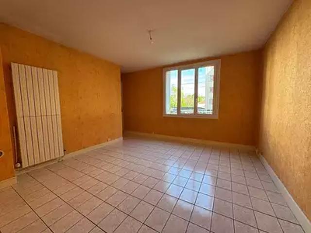 Saint Jean de la Ruelle 45140 Location appartement 3 pièces t3 balcon