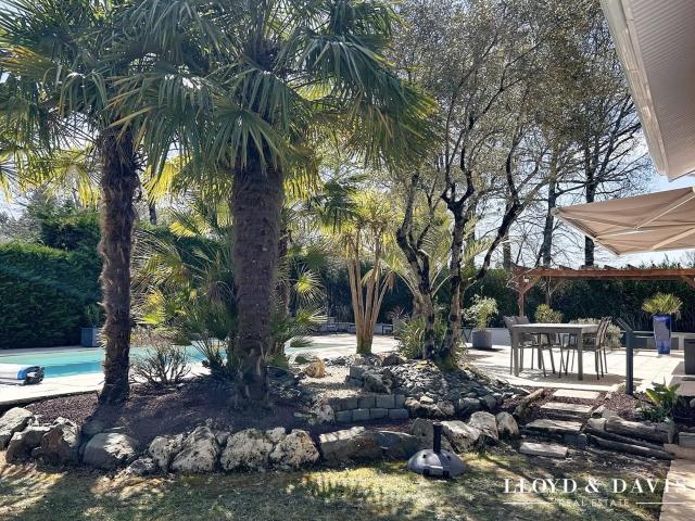 Saint Jean d'Illac Bourg Maison contemporaine avec piscine. 203m² Saint Jean d'Illac