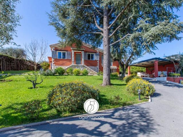 SAINT JEANNET: MAISON DE CARACTÈRE / 6 PIÈCES / PISCINE / JARDIN / VUES DÉGAGÉES / SUD OUEST