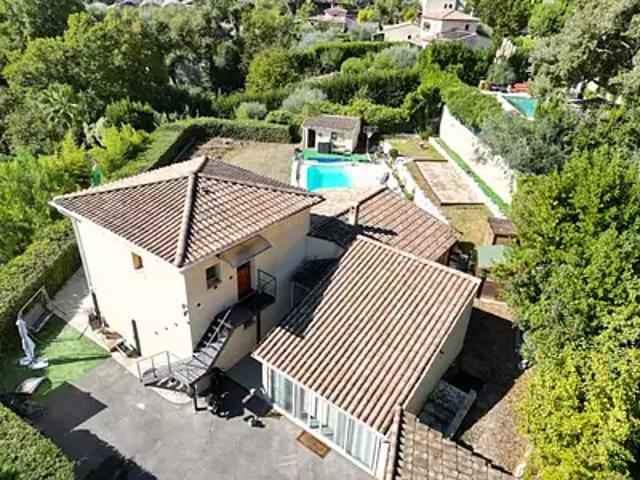 Saint Jeannet 06640 Achat / Vente maison 5 pièces t5 au dernier étage piscine