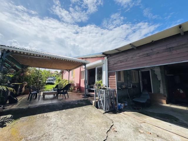 SAINT JOSEPH LES BAS – MAISON F3/4 AVEC GRAND TERRAIN DE 1000 m² + FORT POTENTIEL – SECTEUR CALME