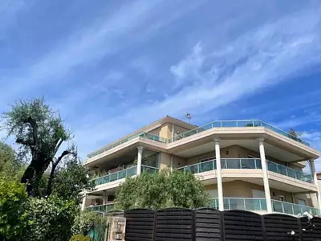Saint Laurent du Var 06700 Achat / Vente appartement 5 pièces t5