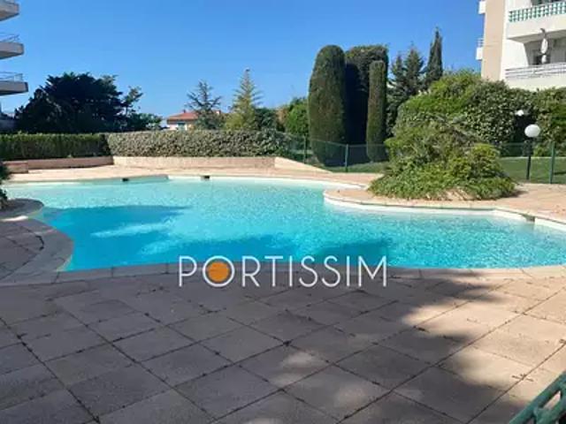 Saint Laurent du Var 06700 Achat / Vente appartement 1 pièce t1 piscine terrasse