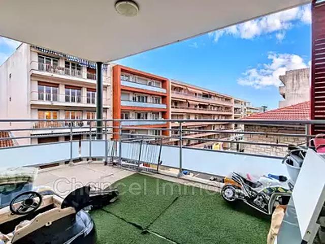 Saint Laurent du Var 06700 Achat / Vente appartement 3 pièces t3 terrasse