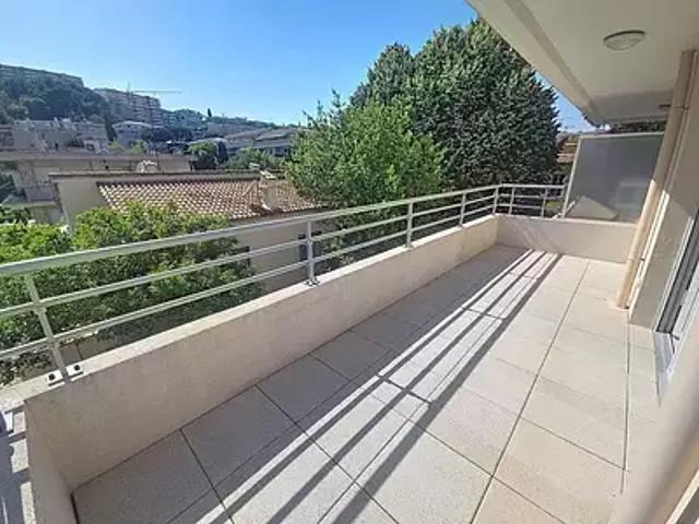 Saint Laurent du Var 06700 Achat / Vente appartement 3 pièces t3 terrasse balcon