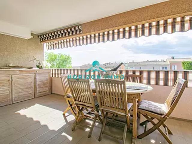 Saint Laurent du Var 06700 Achat / Vente appartement 3 pièces t3 au dernier étage piscine