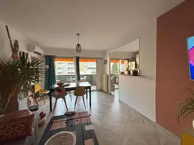 Saint Laurent du Var 06700 Location appartement 3 pièces t3 terrasse balcon