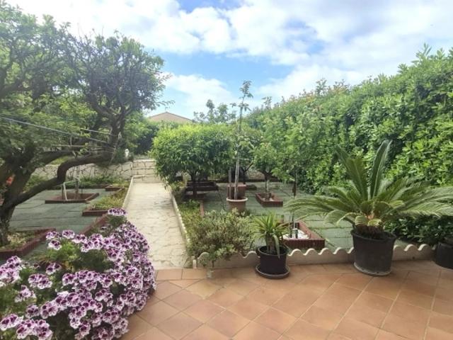 Saint Laurent du Var, Villa jumelée de 4/5 pièces