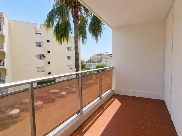 SAINT LAURENT DU VAR STUDIO AVEC TERRASSE PLEIN SUD PLAGES ET CAP3000 À PIED