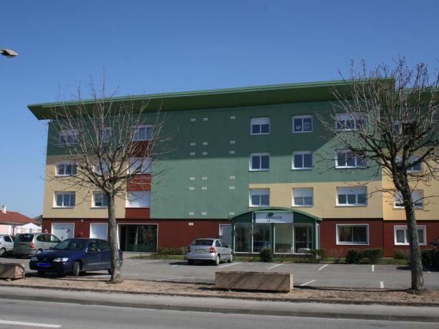 Saint Laurent sur Saône Location Appartement 01
