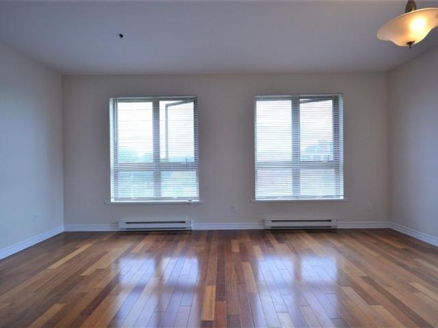 Saint Laurent – Spacieux logement 5 1/2 à louer – Ensoleillé et lumineux