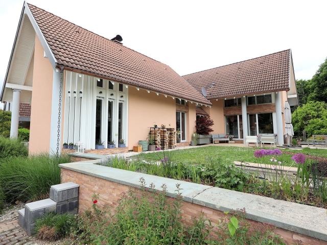 SAINT LOUIS AU CALME PROCHE FRONTIÈRE AVEC VUE SUR LA NATURE MAGNIFIQUE MAISON D'ARCHITECTE DE 269 M2