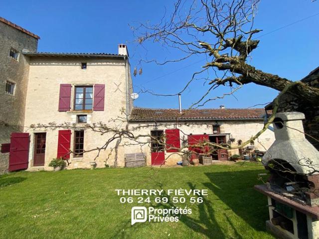 Saint Loup Lamairé 79600 Demeure historique XVIe et XVIIe Maison + gîte 344 m² Dépendances