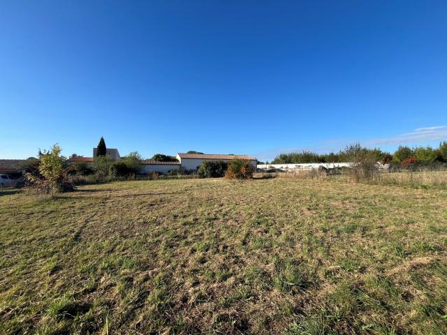 SAINT MAMERT DU GARD Terrain viabilisé de 930 m2
