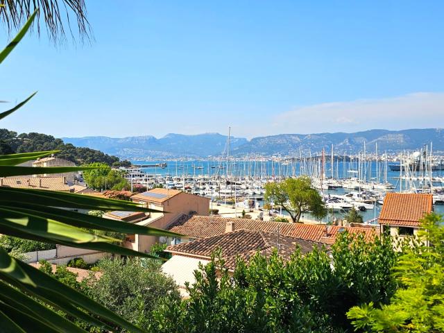 SAINT MANDRIER PORT VUE MER