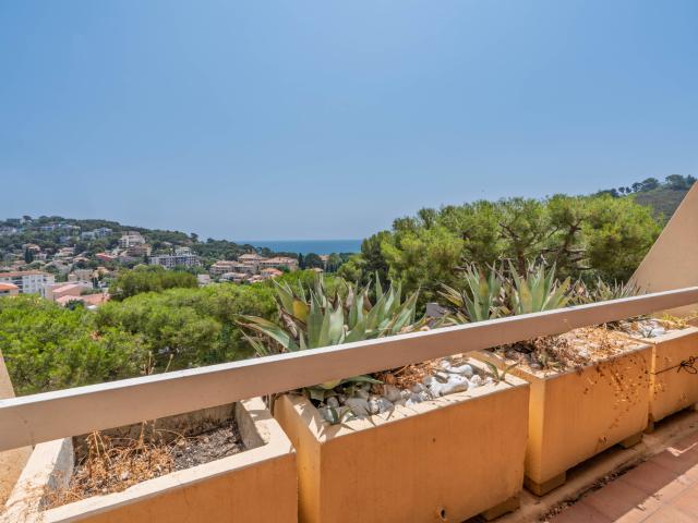 Saint Mandrier sur Mer Appartement 2 pièces avec vue mer, terrasse, parking et cave