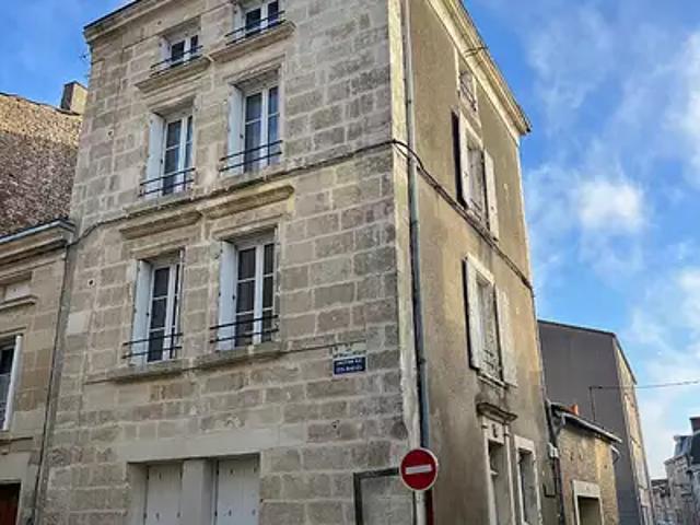Saint Maixent l'Ecole 79400 Location appartement 1 pièce t1 au dernier étage