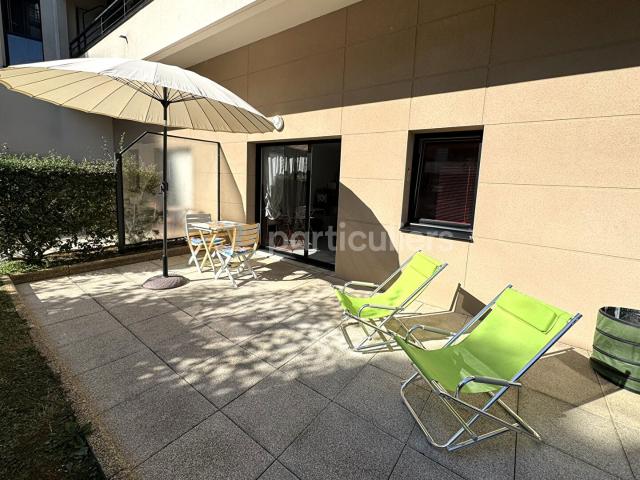 Saint Malo gare, Type 2 en rez de jardin avec terrasse, garage