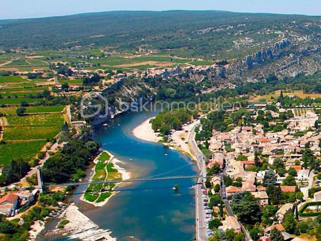 SAINT MARTIN D ARDECHE / LOCAL COMMERCIAL / TERRASSE / PARKING 13 places