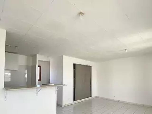 Saint Martin de Crau 13310 Location appartement 2 pièces t2 au dernier étage