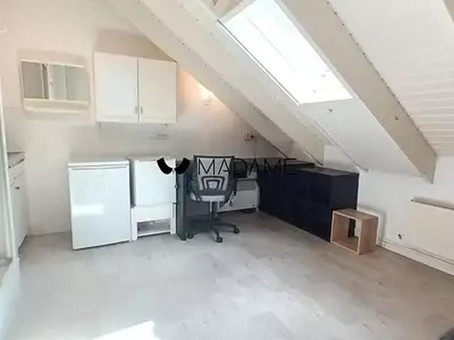 Saint Martin d'Hères 38400 Location appartement 1 pièce t1 au dernier étage