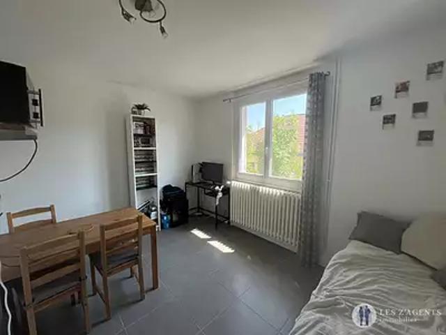 Saint Martin d'Hères 38400 Location appartement 1 pièce t1 au dernier étage
