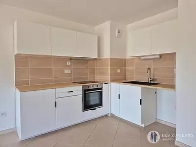 Saint Martin d'Hères 38400 Location appartement 3 pièces t3 parking