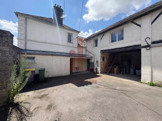 SAINT MARTIN EN BIERE Propriété composée d'une maison principal