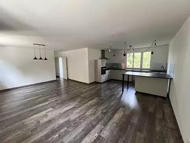 Saint Martial de Valette 24300 Location appartement 5 pièces t5 au dernier étage