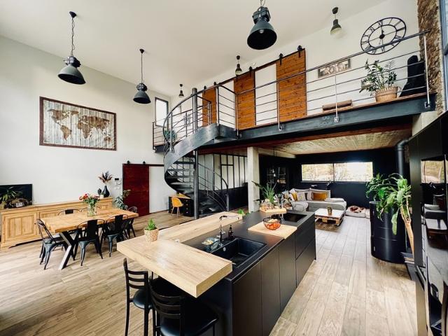 Saint Maurice de Lignon:Villa contemporaine de 157 m2 habitables, 3 chambres sur terrain paysager de 1700 m2 avec piscine