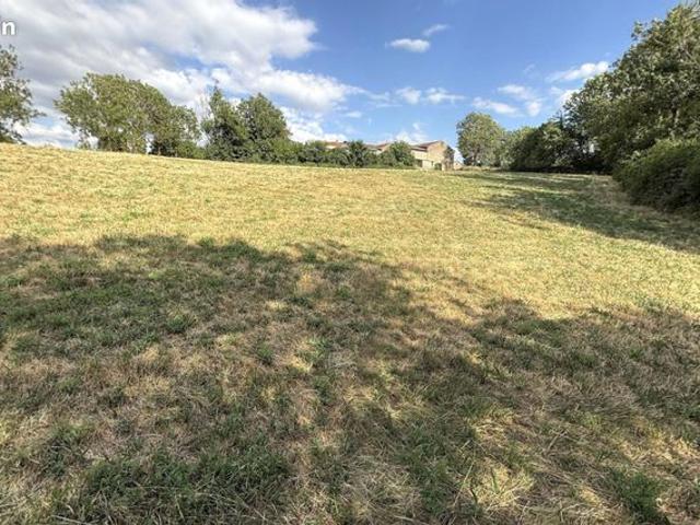 Saint Maurice en Gourgois Corps de ferme À rénover– Plus de 6 000 m² de terrain