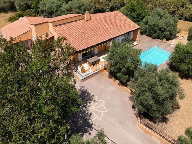Saint Maximin: maison T5 + studio + dépendance