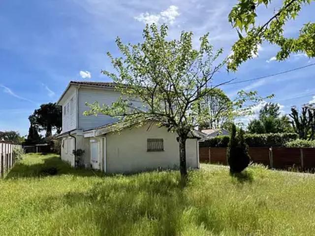 Saint Médard en Jalles 33160 Achat / Vente maison 8 pièces t8 au dernier étage parking