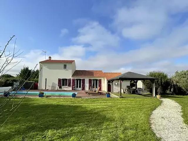 Saint Michel en l'Herm 85580 Achat / Vente maison 6 pièces t6 au dernier étage piscine