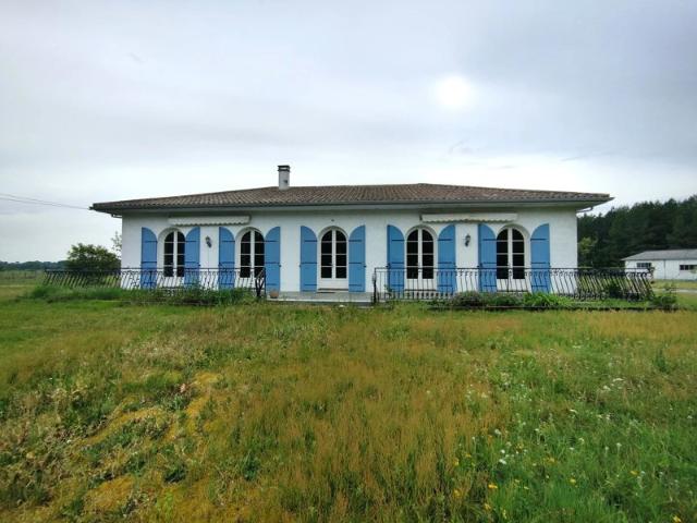 SAINT MORILLON, Maison de 260 m² sur environ 5000 m² de terrain