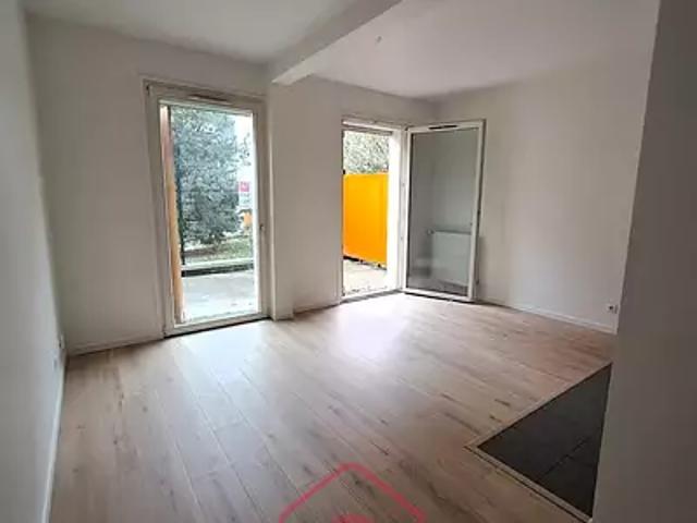 Saint Ouen sur Seine 93400 Achat / Vente appartement 1 pièce t1 au dernier étage terrasse